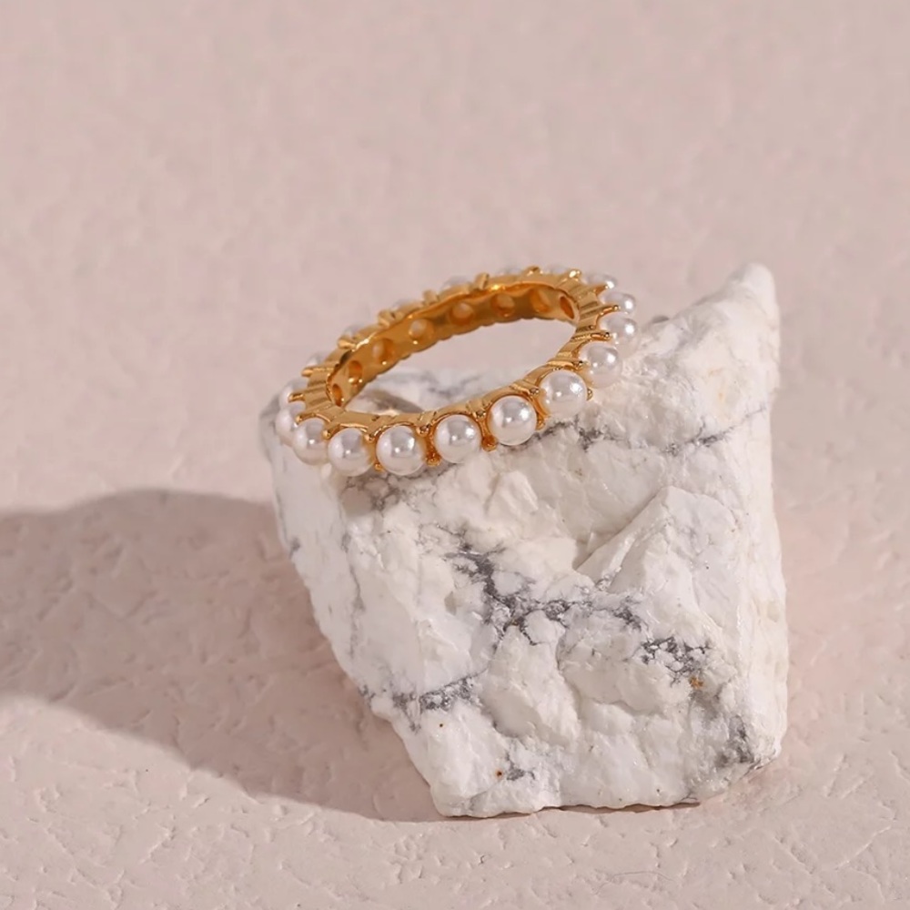 New Elegant 18K Fresh Water Pearl Ring - Picture 5 of 7